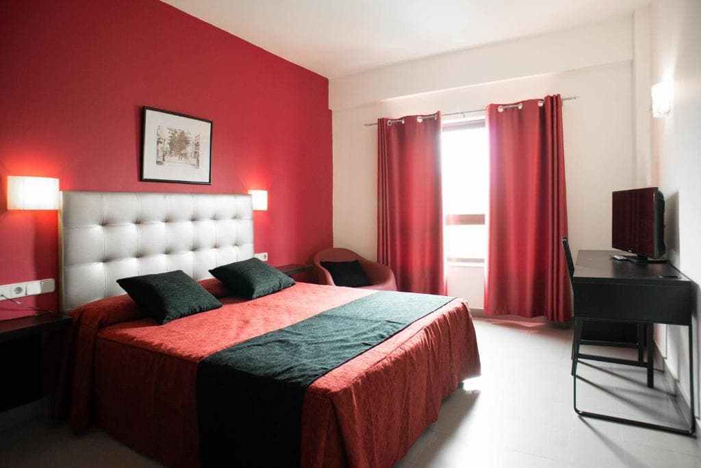 Habitación roja del hotel
